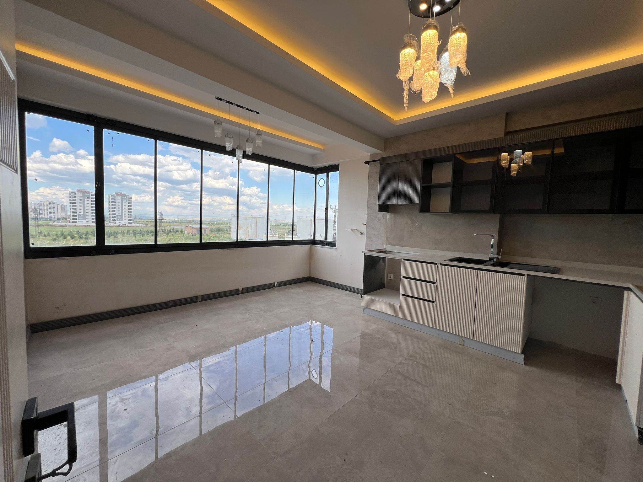  FOUR LAND GAYRİMENKUL FARKIYLA LÜX SATILIK 2+1 DAİRE